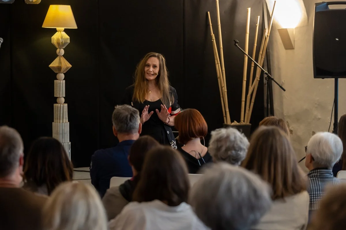 1 večer pripovedovanja pravljic Foto arhiv MKC MB.jpg