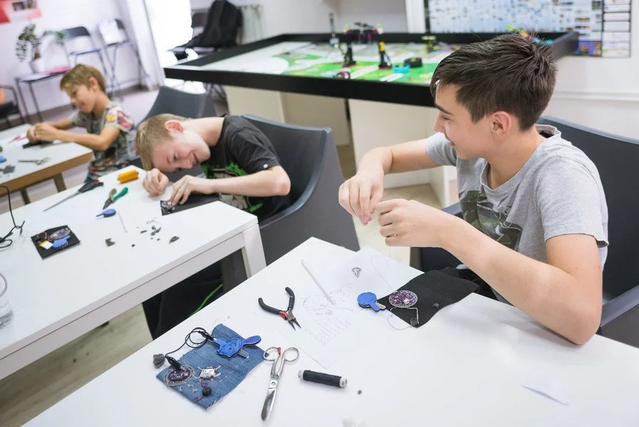 Intermedijska delavnica: konS otok v Vilinskem mestu