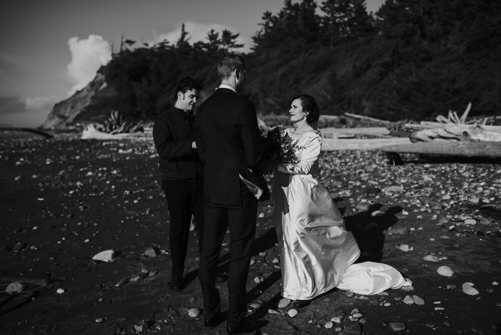 Whidbey-Island-Elopement-Fort-Ebey-J-Hodges-23.jpg