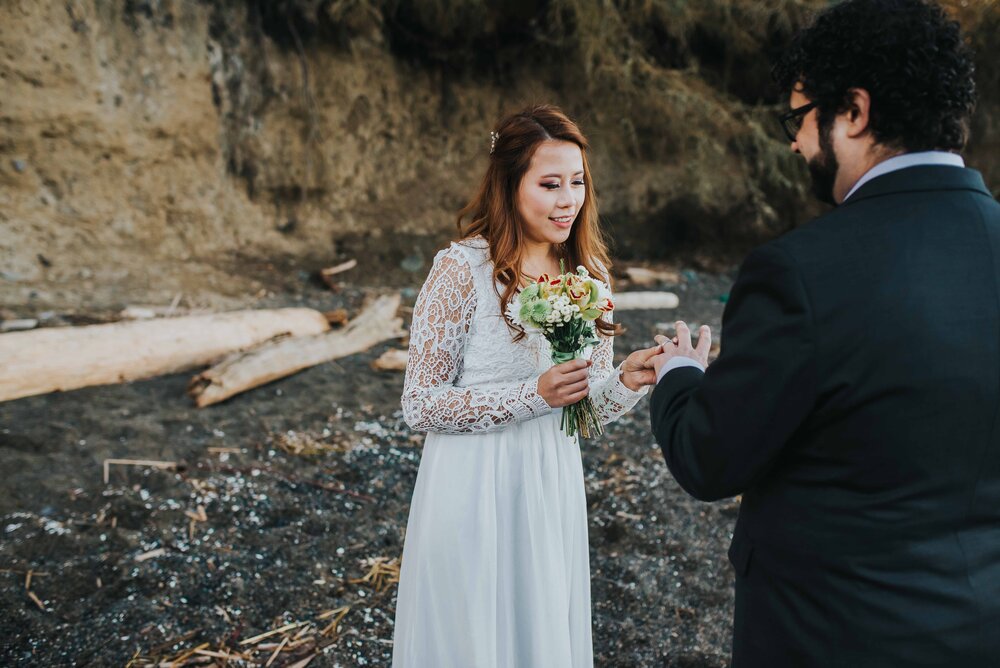 Rosario-Beach-Elopement-Whidbey-Island-Wedding-J-Hodges-18.jpg