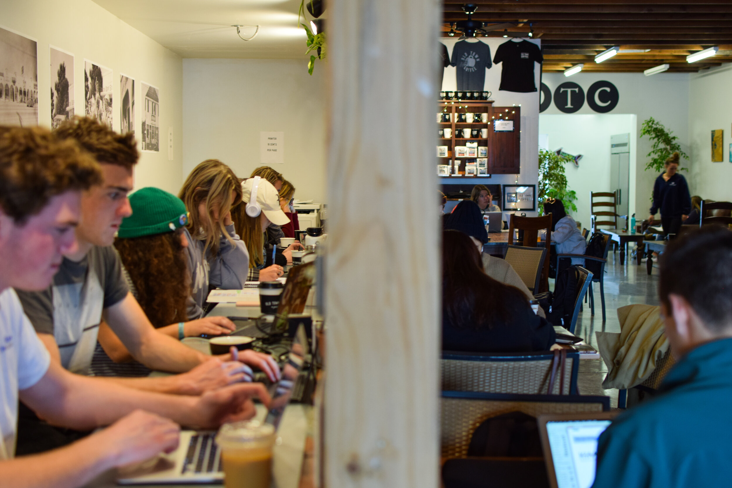  Old Town Coffee draws in students with its internet bar and ample space. 