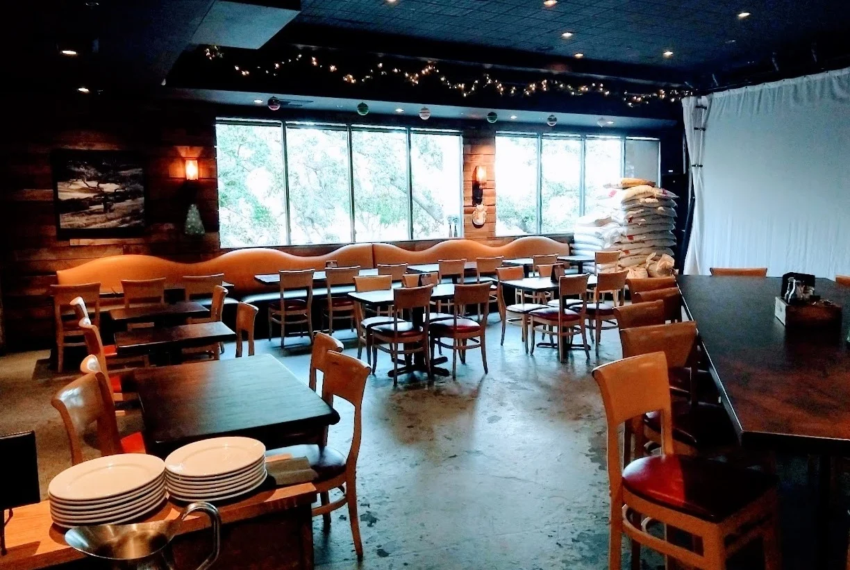 Dining Room & Screen Projector
