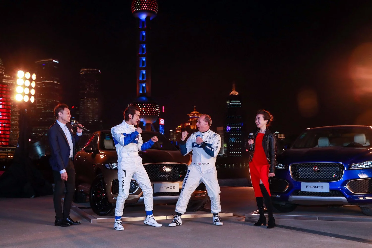 超越极限 传奇再现 捷豹F-PACE在中国成功挑战摩天轮_14.jpg