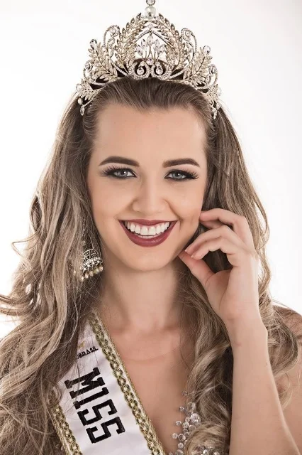 Karliany Barbosa 1.jpg
