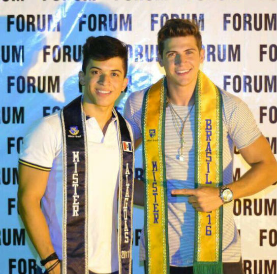 Jonathas Lucas, o novo Mister Alagoas, ao lado do Mister Brasil Carlos Franco.