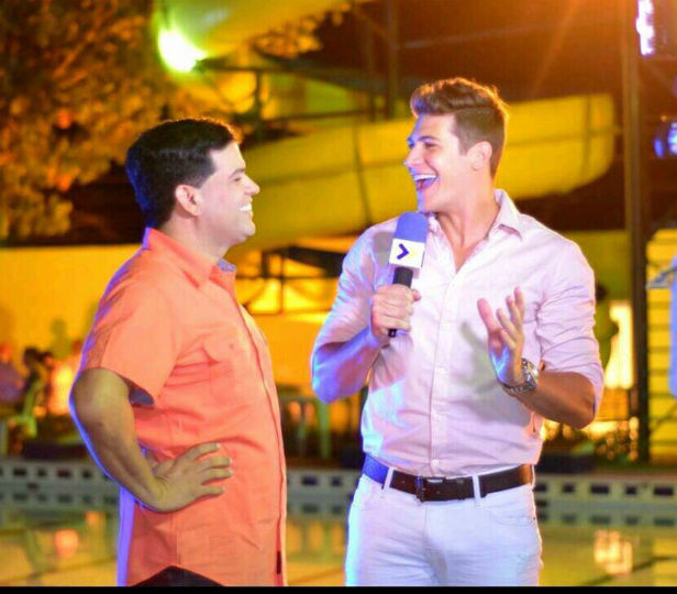 Carlos Franco foi "repórter por um dia". Na foto ele entrevista Bira Franklyn.