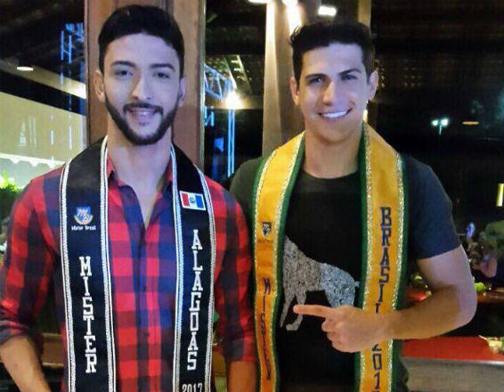João Lucas de Piranhas assume o título de Mister Alagoas 2017. Ele recebeu a faixa das mãos do Mister Brasil Carlos Franco (divulgação).