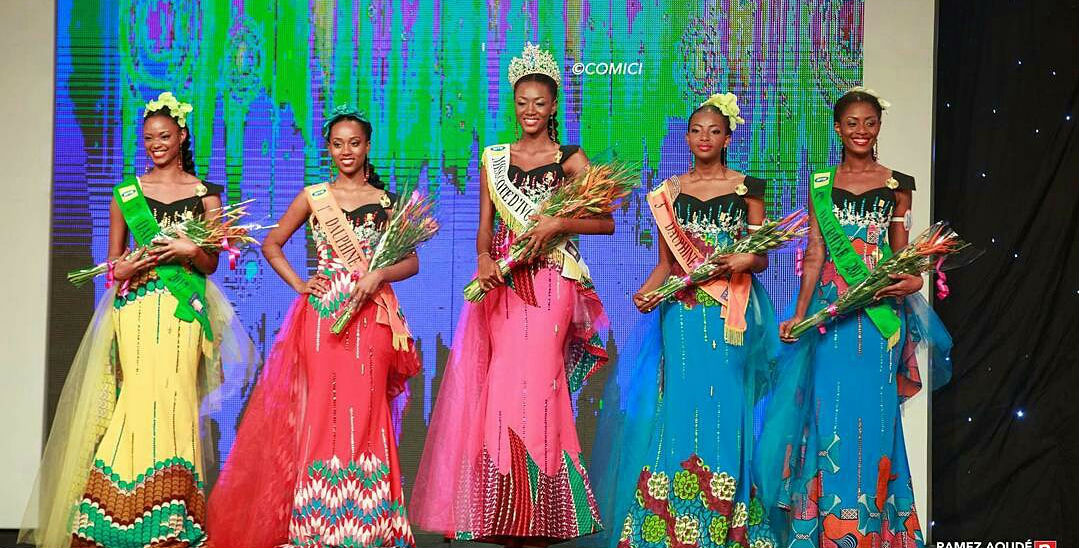 A altíssima Miss Costa do Marfim e sua corte: ela quer fazer história para o seu país e vencer o Miss World 2017, na China.
