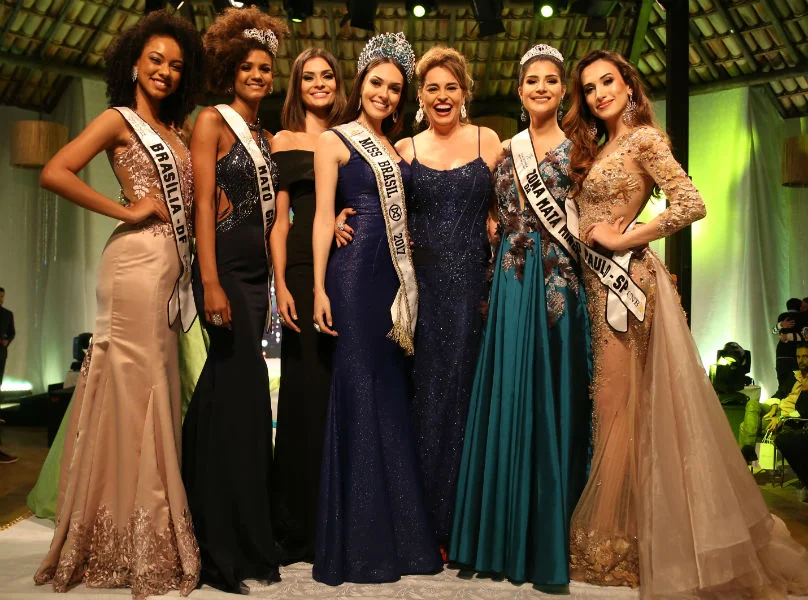 5 das 6 finalistas do CNB 2017, com a vice-Miss Brasil Mundo 1984 e atriz Suzy Rêgo (foto/Leonardo Rodrigues)