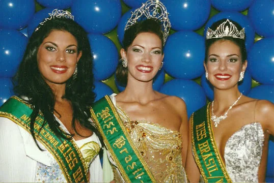 Top 3 de 2000: Maria Fernanda do RS (3), Josiane do MT (Universo) e Francine de SC (Miss Brasil Mundo 2000).