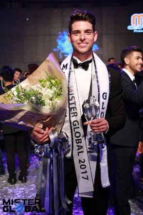 Orgulho brasileiro: Pedro Gicca venceu o Mister Global, na Tailândia.