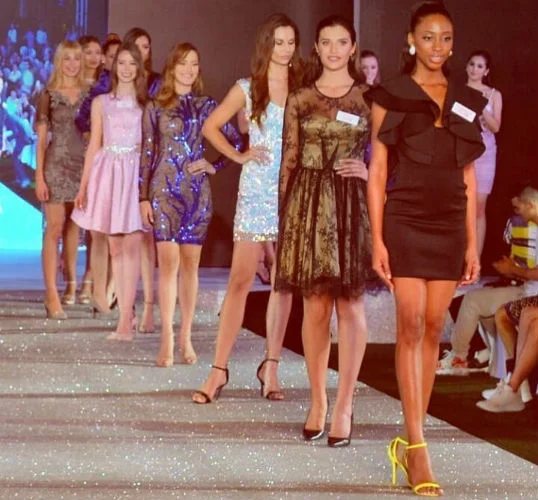 Nossa Miss Brasil Mundo Jéssica Carvalho entre as semifinalistas do Top Model, prova vencida pela candidata francesa.