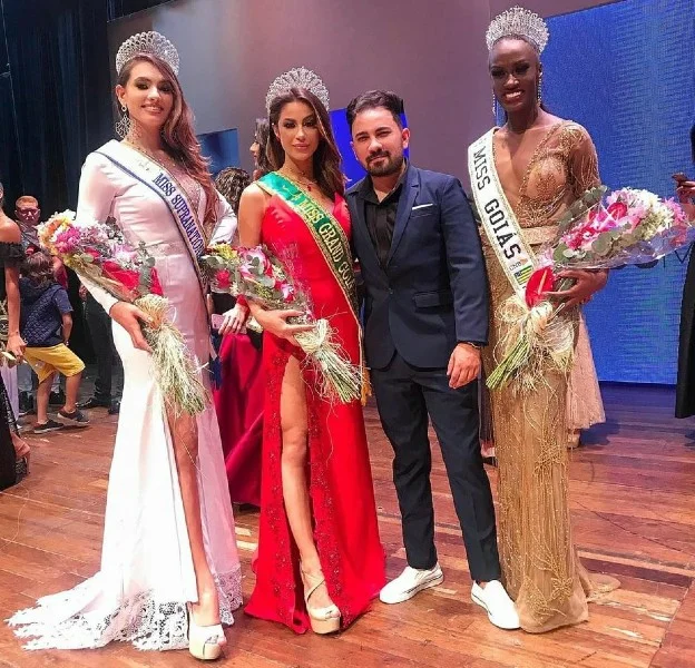 Miss Supranational Goiás 2020, Elisandra Sucupira, Miss Grand Goiás 2020, Mariana David, o coordenador Raffael Rodrigues, e a Miss Goiás CNB 2019, Fernanda Bispo (foto / divulgação).