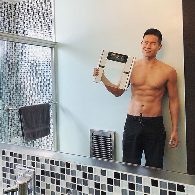 💪🏻 Since I've been training for my first triathlon, it's been helpful to keep track of my progress with @VitaGoods Body Analyzer Scale. I like that I am able to track my body fat, muscle mass, bone density and water weight. 💦 This helps me with go