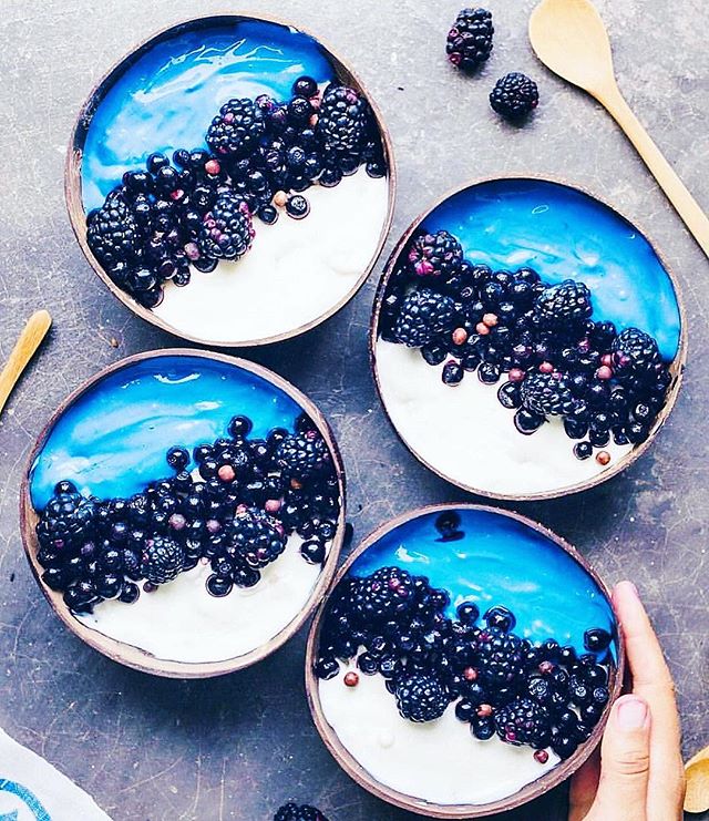 Feeling Blue 💙 @e3live Blue Majik Bowls with Coconut Yogurt. No it&rsquo;s not food coloring this is, Blue Green Algae ( Spirulina). One of the most nutritionally dense foods, supports brain health, contains essential minerals and high in anti-infla