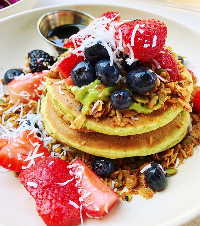 After a hour and a half of Free Dance Expression @5rhythms 💃 we earned our breakfast 😊🥑🥞 Avocado Sweet Potato Pancakes ✨I had a blast exploring my comfort zone, tapping into how my body is feeling, and owning my power 💥 thank you @keithferrazzi 