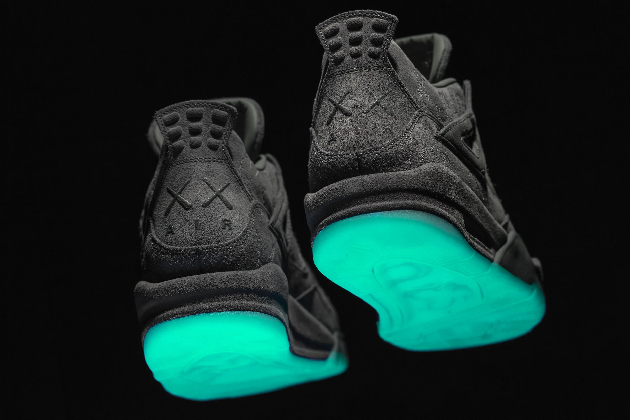 Air Jordan 4 x KAWS 930155-003 (set1) (6 of 8).jpg