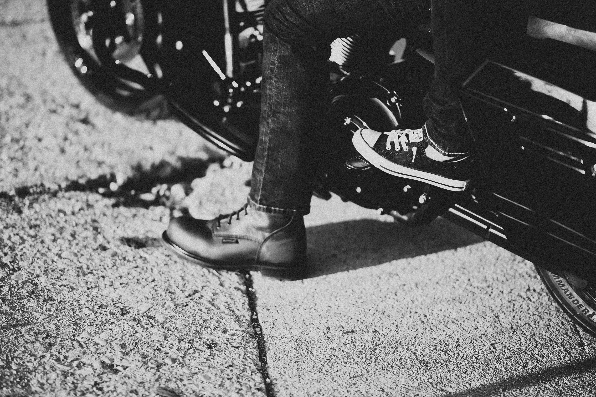 DOWNTOWN MILWAUKEE ENGAGEMENT PHOTOS -1.jpg