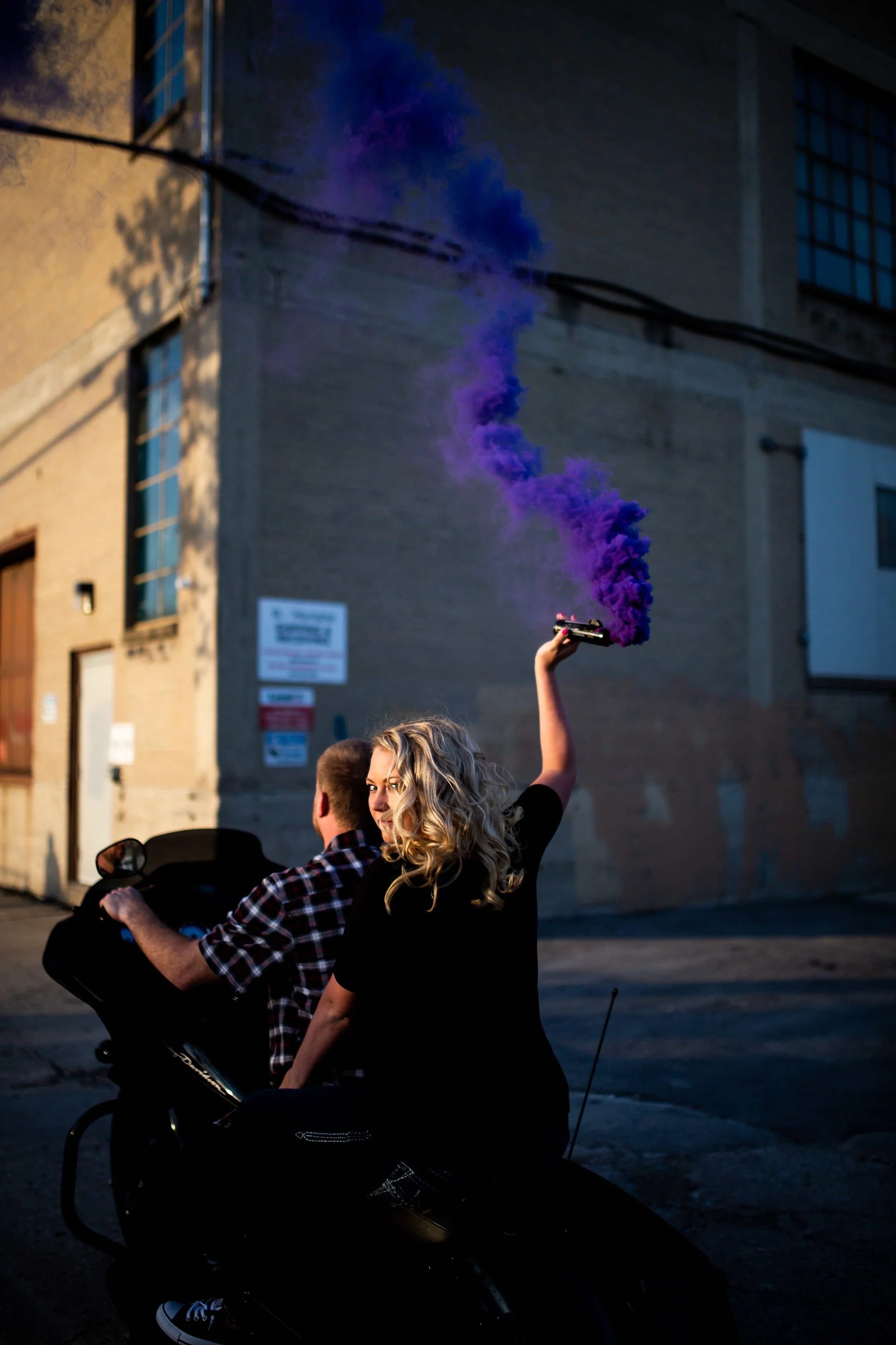 DOWNTOWN MILWAUKEE ENGAGEMENT PHOTOS -34.jpg