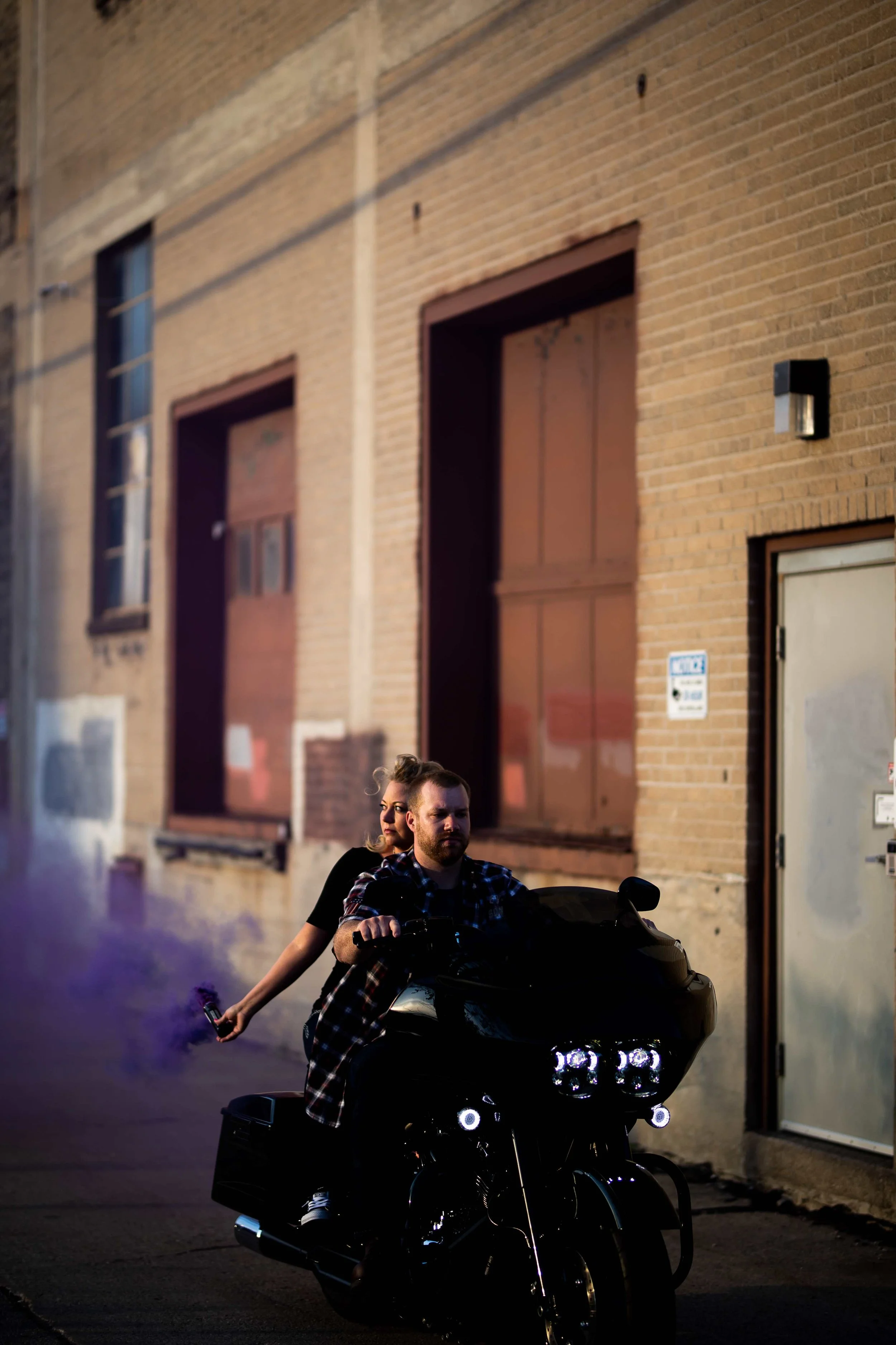 DOWNTOWN MILWAUKEE ENGAGEMENT PHOTOS -40.jpg