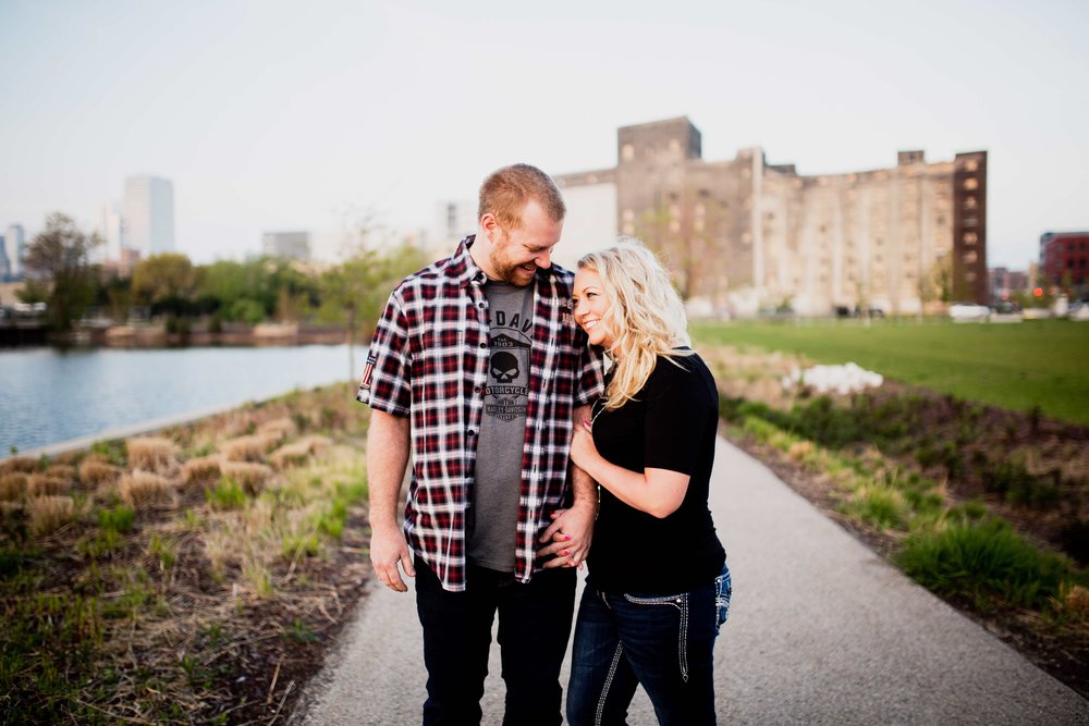 DOWNTOWN MILWAUKEE ENGAGEMENT PHOTOS -54.jpg