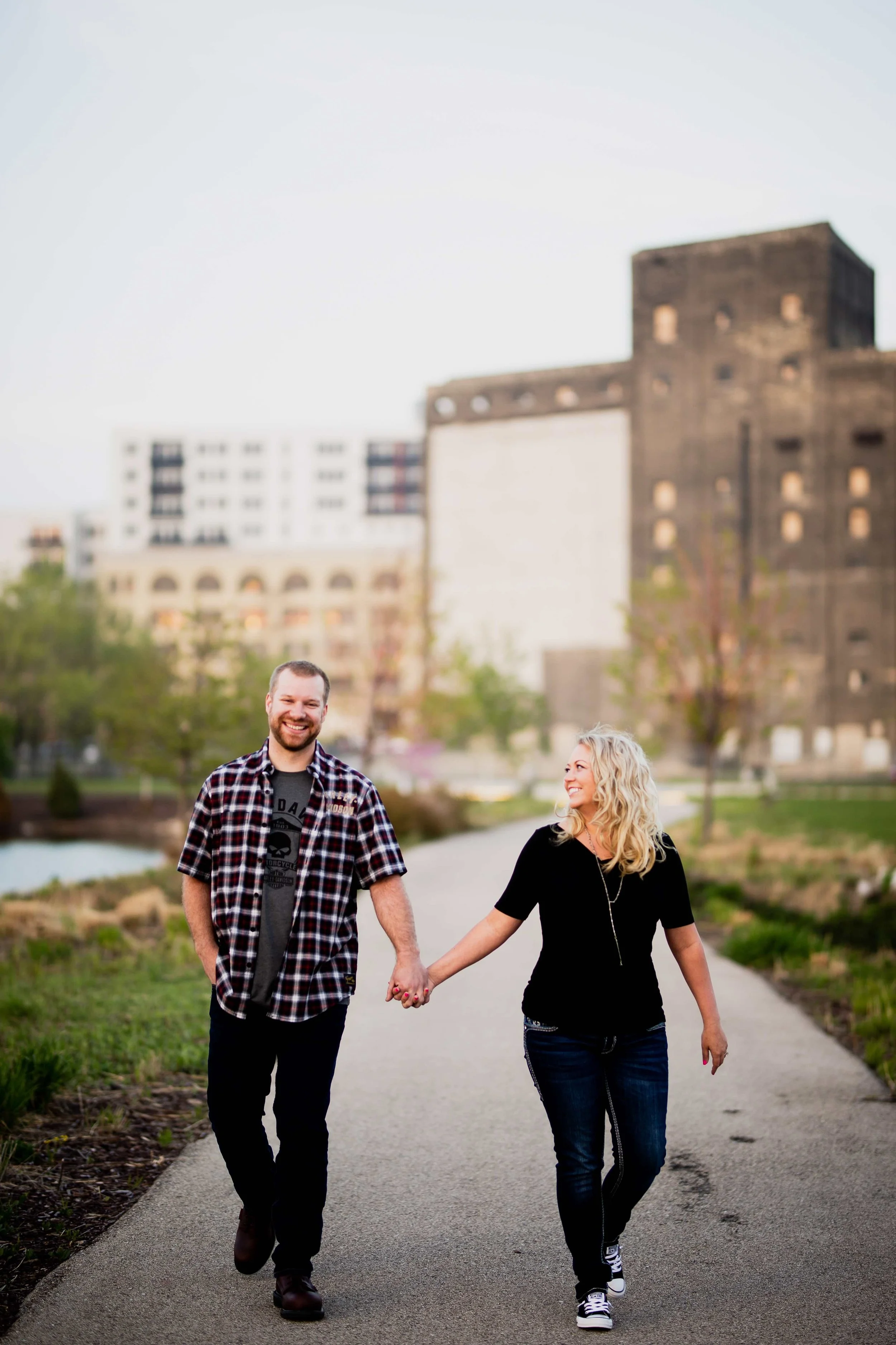 DOWNTOWN MILWAUKEE ENGAGEMENT PHOTOS -58.jpg