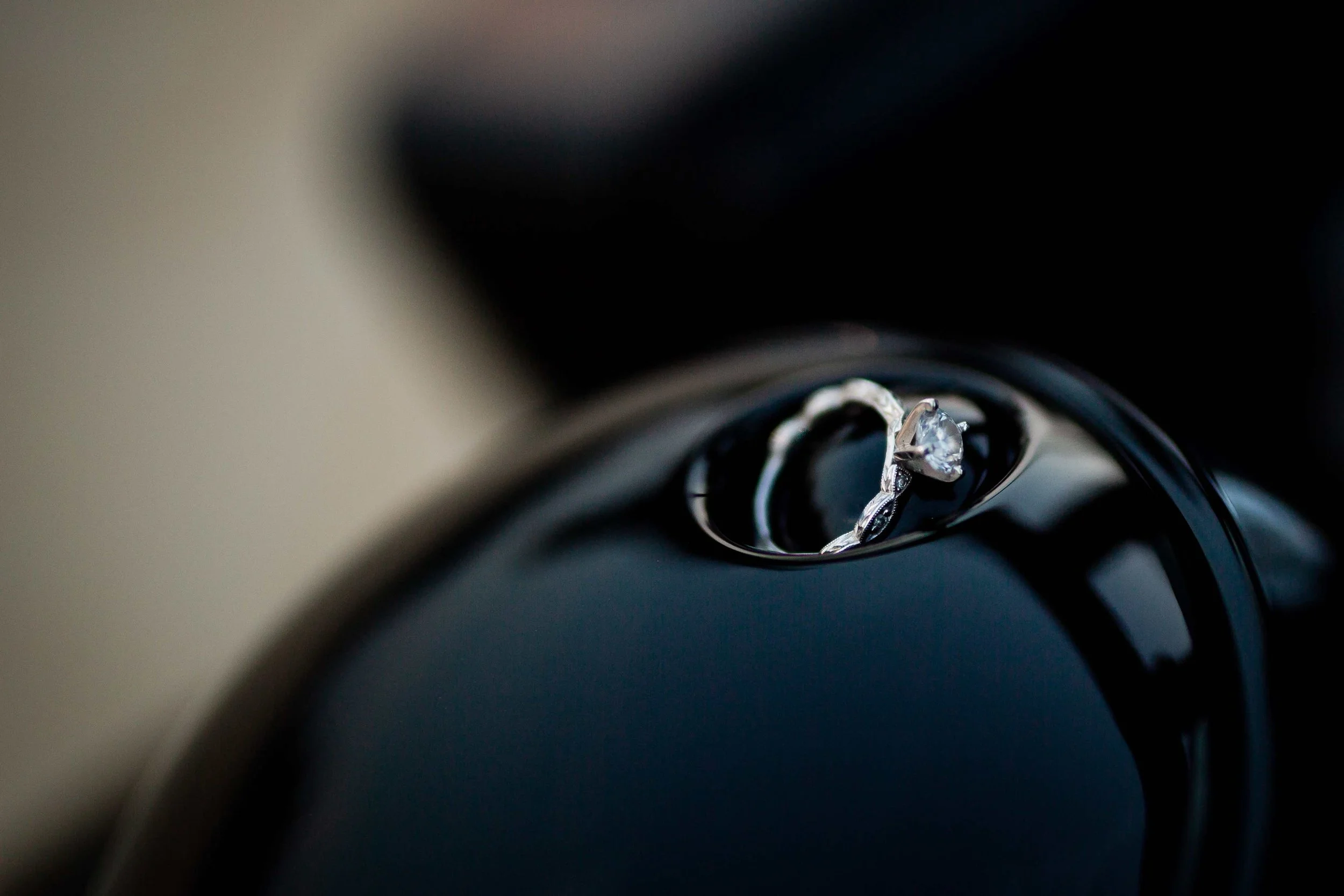 DOWNTOWN MILWAUKEE ENGAGEMENT PHOTOS -72.jpg