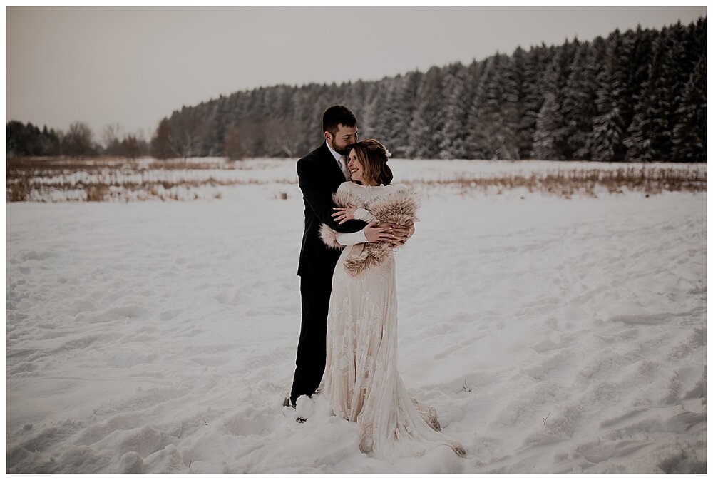 MILWAUKEE WEDDING PHOTOGRAPHER - GLACIER HILLS PARK WEDDING PHOTOS 10.jpg