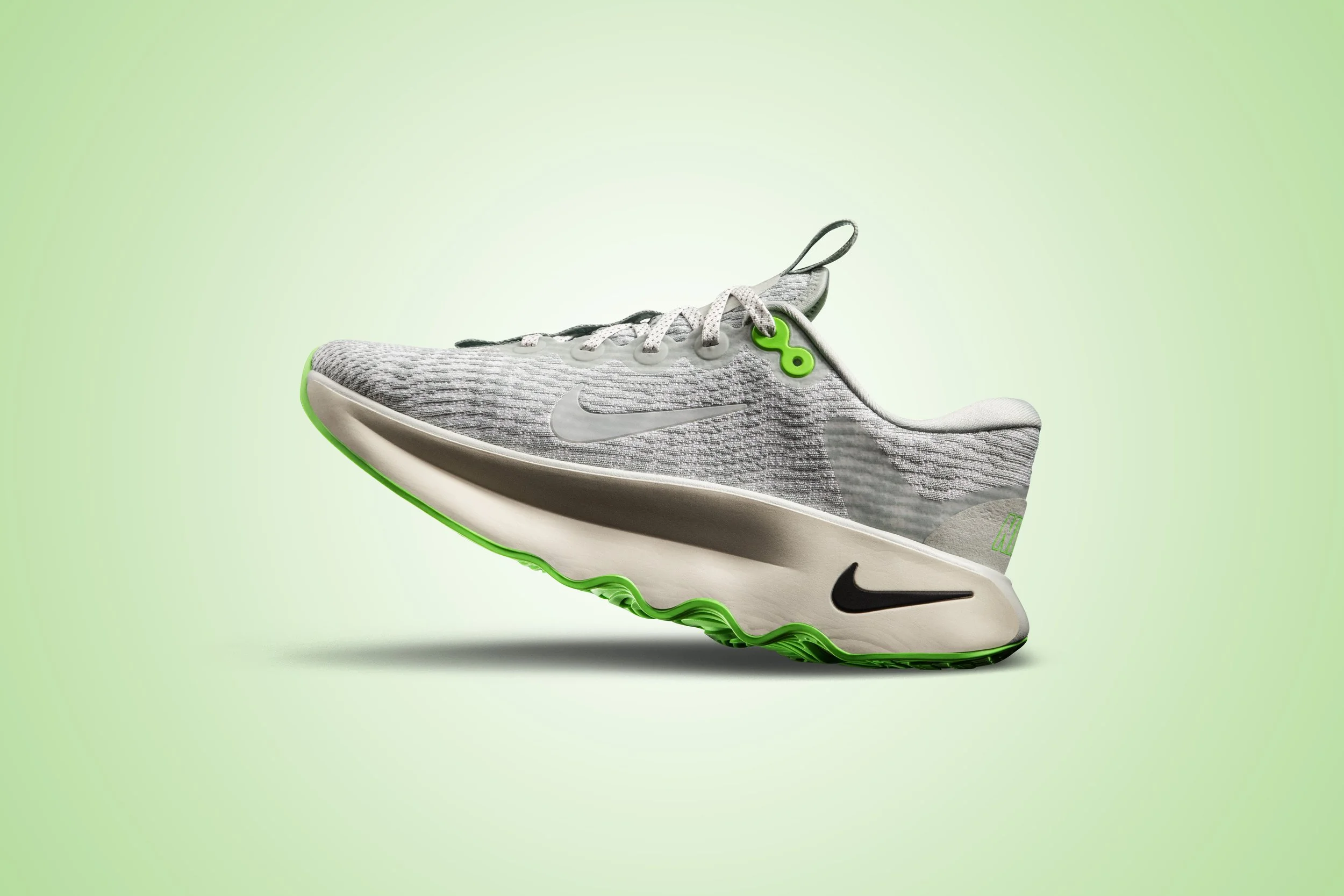 002_nike-motiva-ftwr-step.jpg