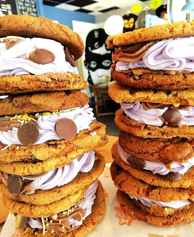 Cookie sandwiches!!! 🥰🤩 Made for us by @kindcakesmeanbakes_bristol 🌟
Vx Bristol is open today Saturday till 4pm, fully open for groceries + take away coffees, cakes, shakes, ice-coffees, Kebabs and cheeseburgers 🍔 🍔🍔!!!
#vegan #bristolvegan #ve