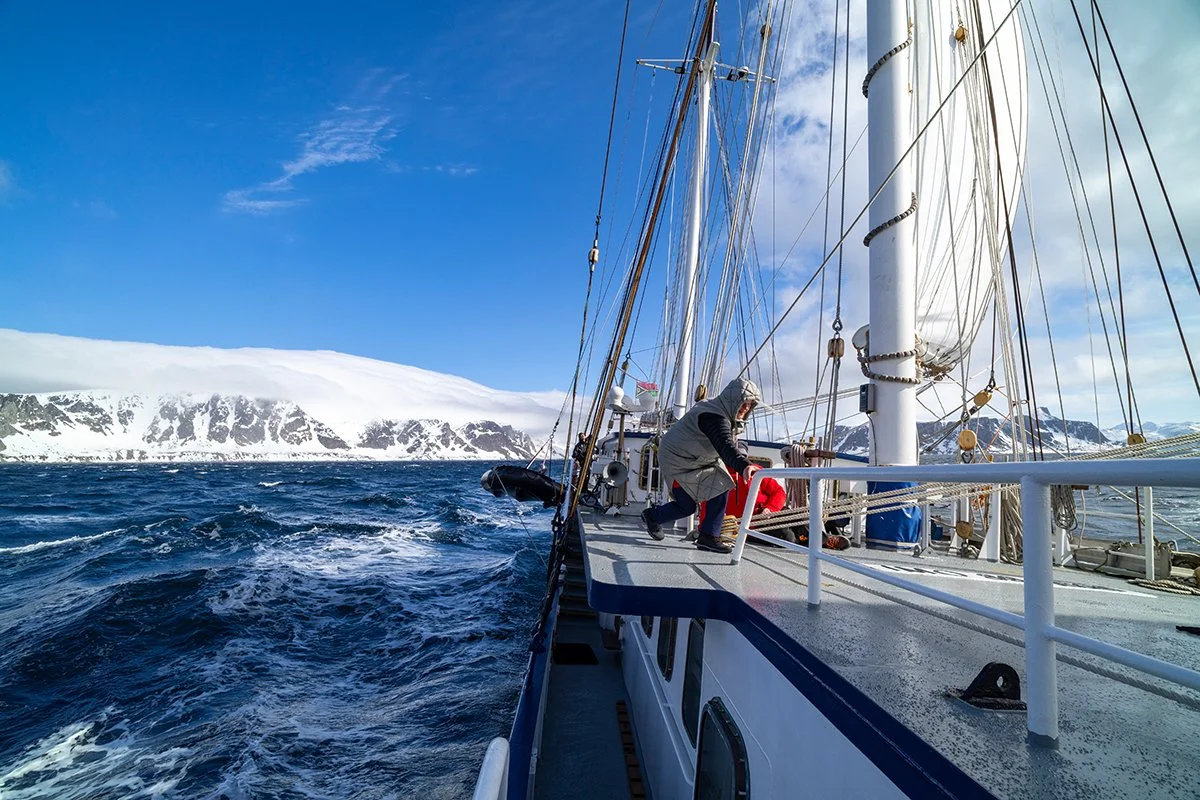 Steffi auf unserer Segeltour durch die Arktis Juni 2025