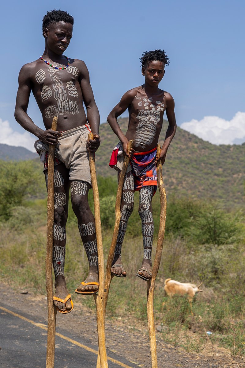 Junge Männer vom Volk der Banna  Omo Tal  Canon R3  5,6 / 70 mm  1 / 500 sec  ISO 100  9:50 Uhr  02.02.2026   