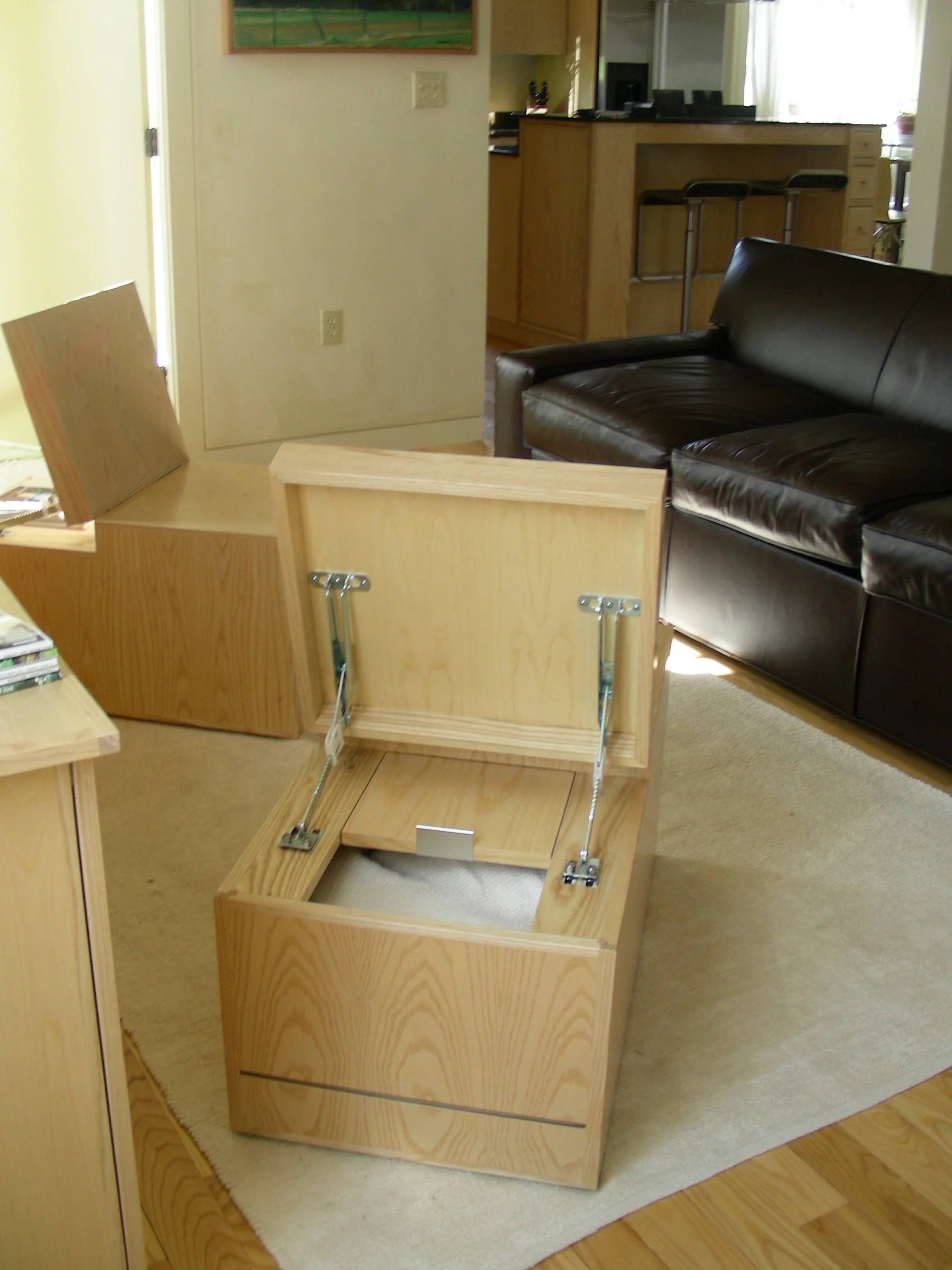 OTTOMAN OPEN CLOSE.JPG