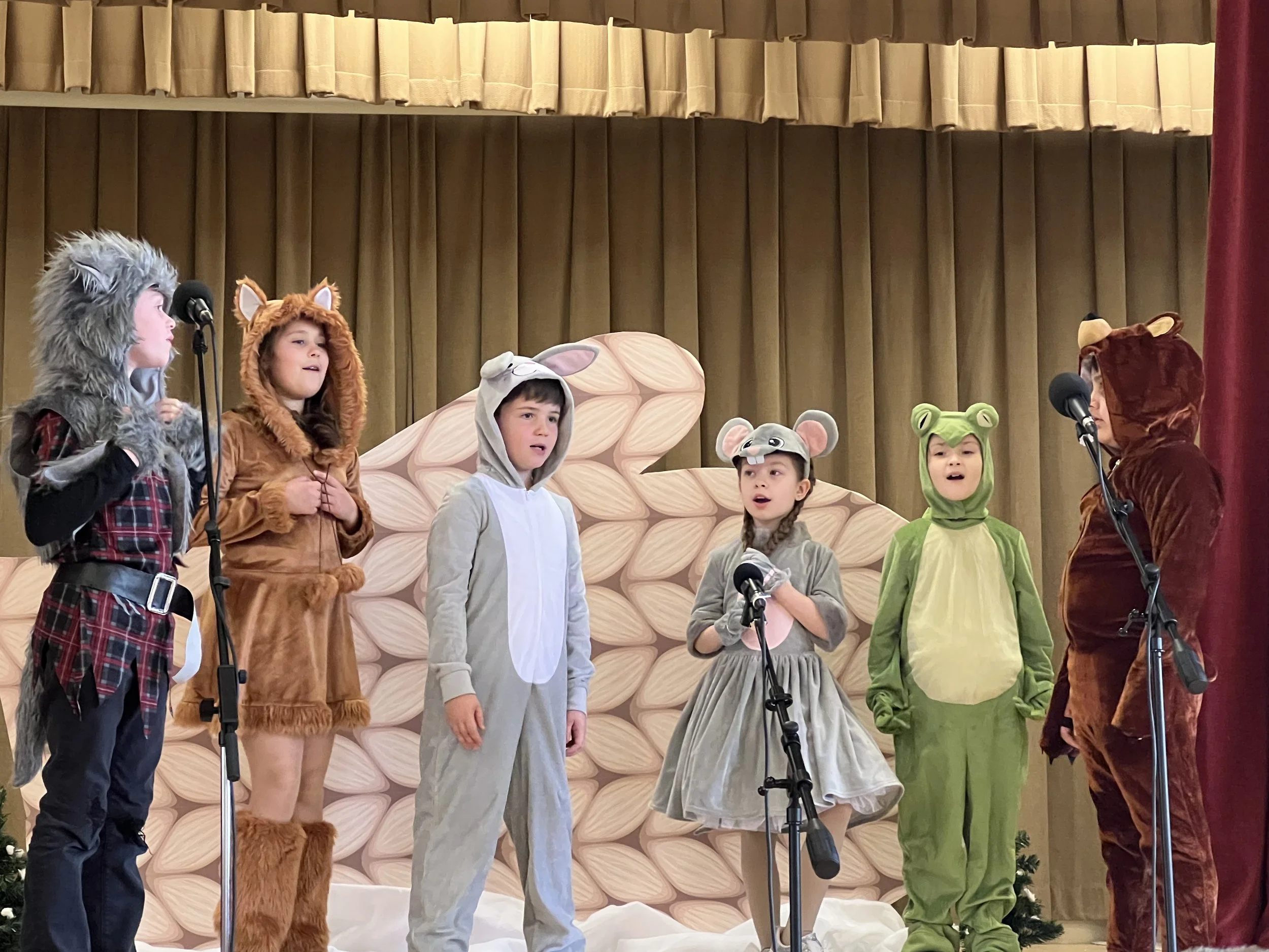 звірята перед рукавичкою.JPEG