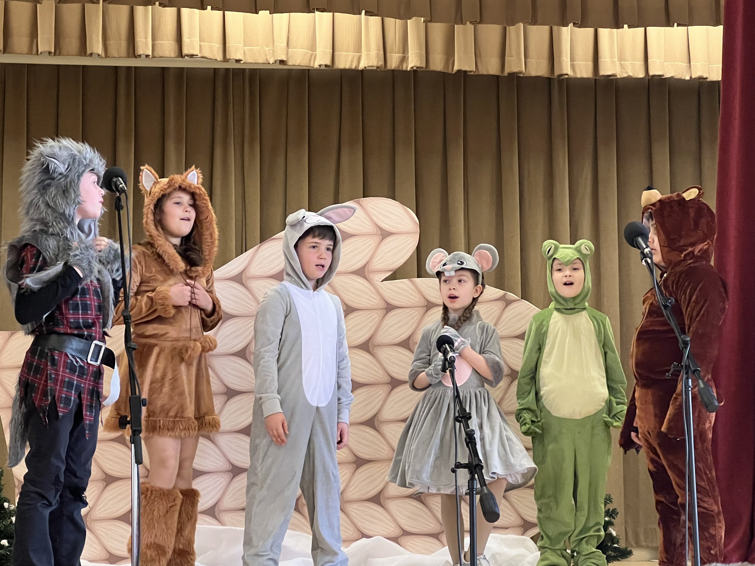 звірята перед рукавичкою.JPEG