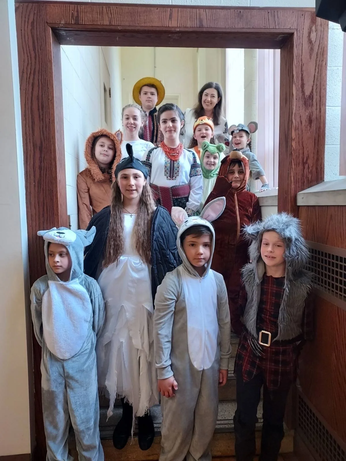 Надя і діти казки.JPEG