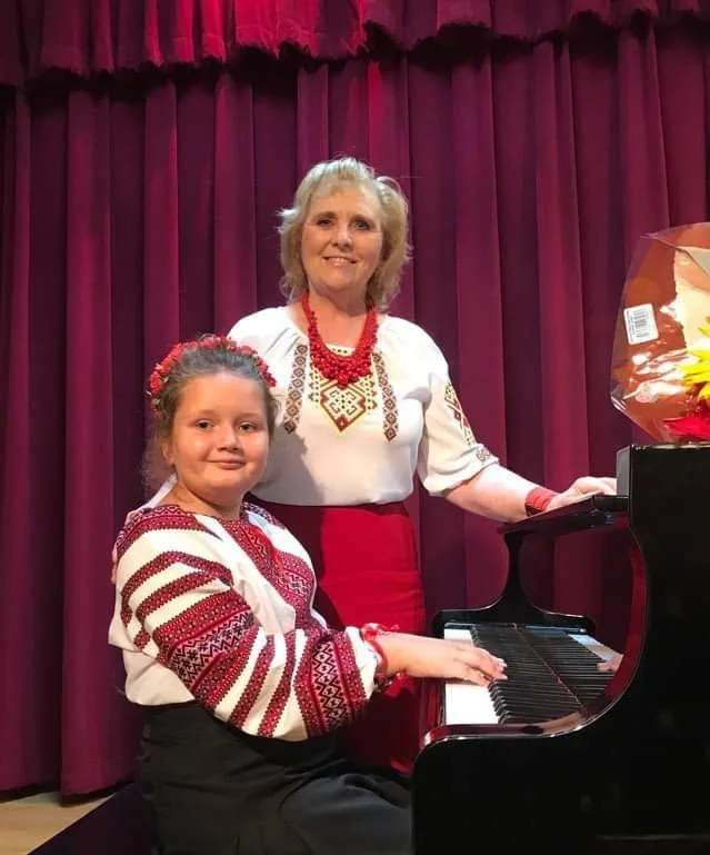 Оля і учениця .JPG