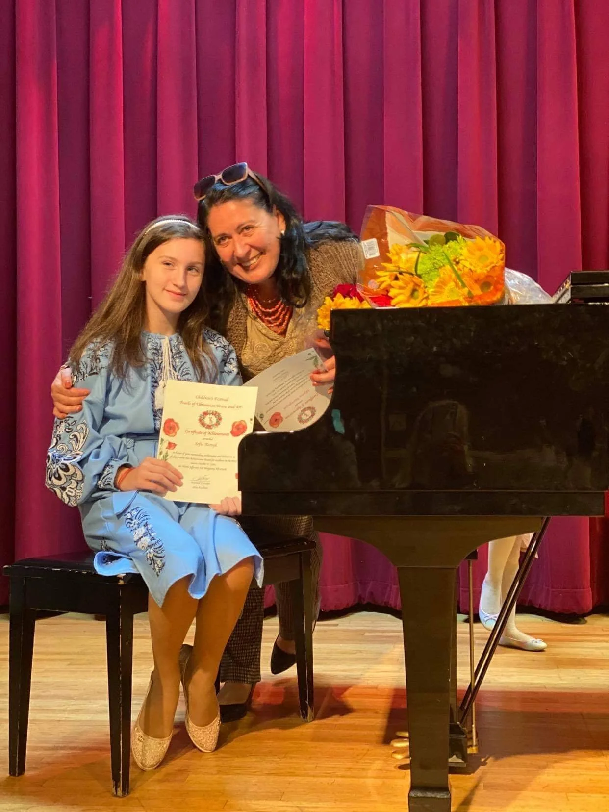 Уляна з ученицею.JPG