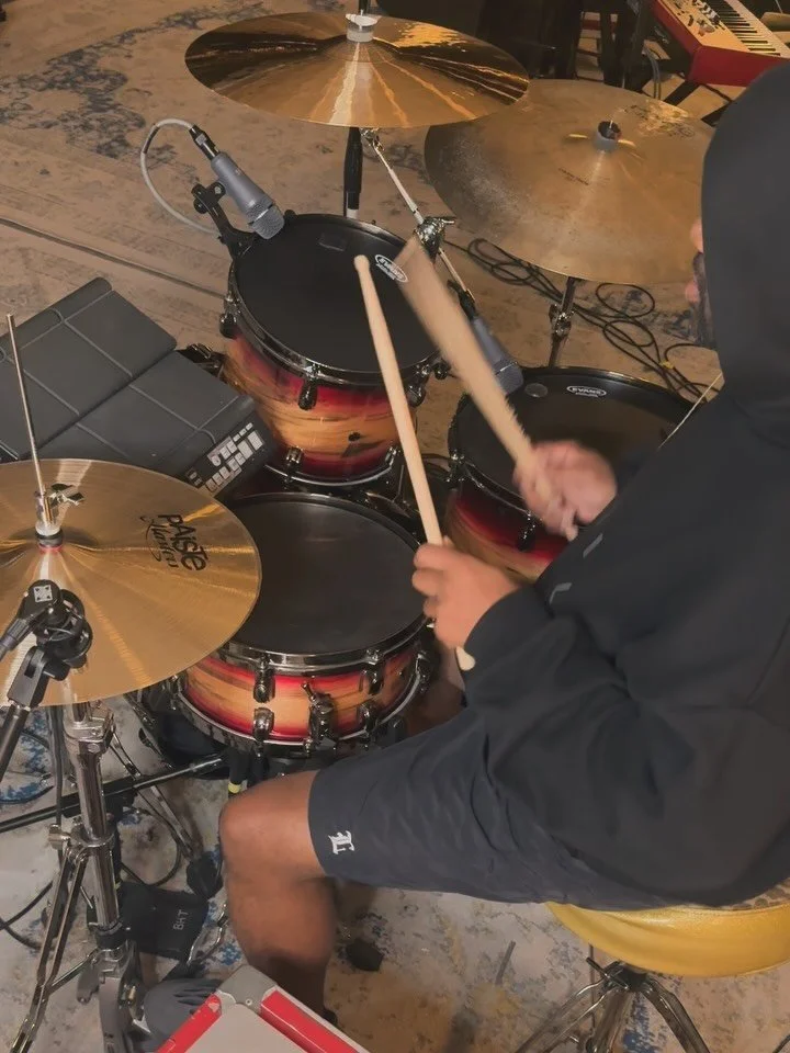 They want me to release a vintage drum sample/loop pack. Idk&hellip;

Mics: @telefunken_mics 
Cables: @kirlincable 
Drums: @officialtamadrums 
Cymbals: @paistecymbals 
Drumheads: @evansdrumheads 
Sticks: @vicfirth
Pad: @yamahadrumsofficial