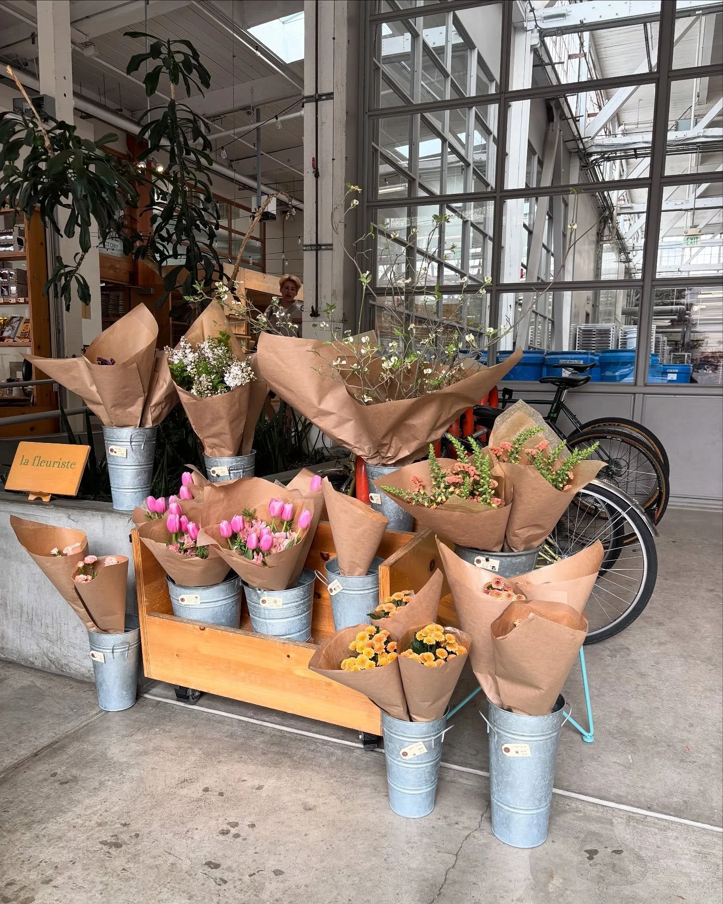 Taking a brain break from outlining a story 🥸 here are some snaps from recent solo explores 🗺️

🤲🏼 Hoping to&hellip;
💐: go back and spend too long at @heathnewsstandsf again
🛎️: take a letterpress workshop at @theaestheticunion 
👫🏻: go get th