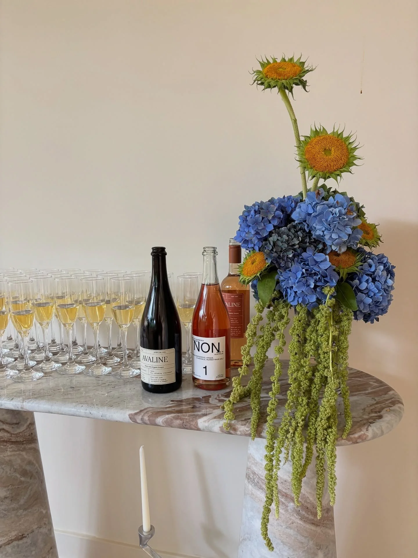 Late to post a lotta cute things ~ Too much of my camera roll is made up of screenshots for wedding planning now lol time to get outside 😅

Here are some favorite bits of September and October!

1. Flowers by @the.occupied.vase at @loho_bride 
2. Po