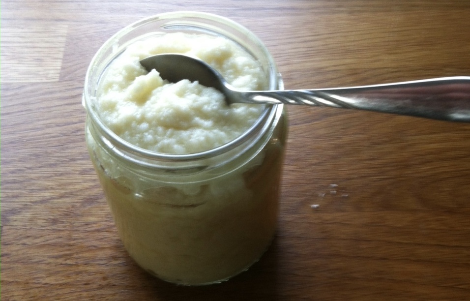 Pepperrotpasta. Da vår eldste sønn smakte det for første gang trodde han det var Wasabi. Ikke rart, for den smaker til forveksling likt. Ser du på en del Wasabi glass i butikken, er ofte innholdet av pepperrot betydelig. 