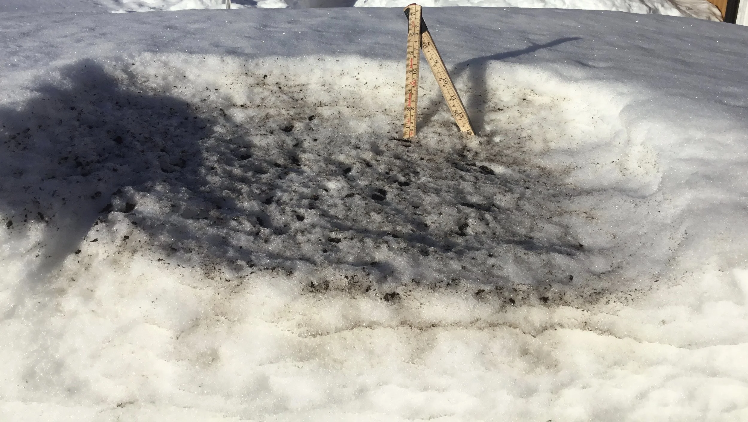 Aske + Sol = Rask snøsmelting i hagen