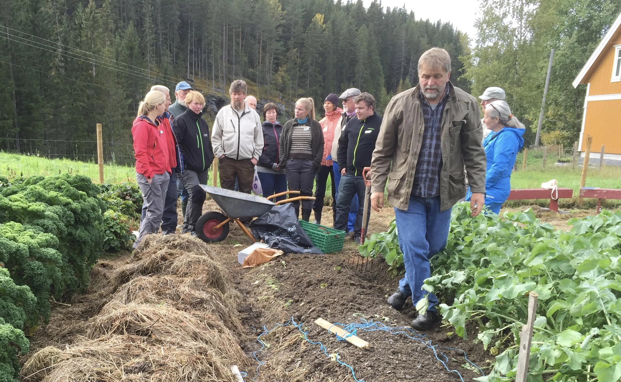 Å samle og å videreformidle kunnskap om dyrking er en viktig del av Datsjas arbeid.