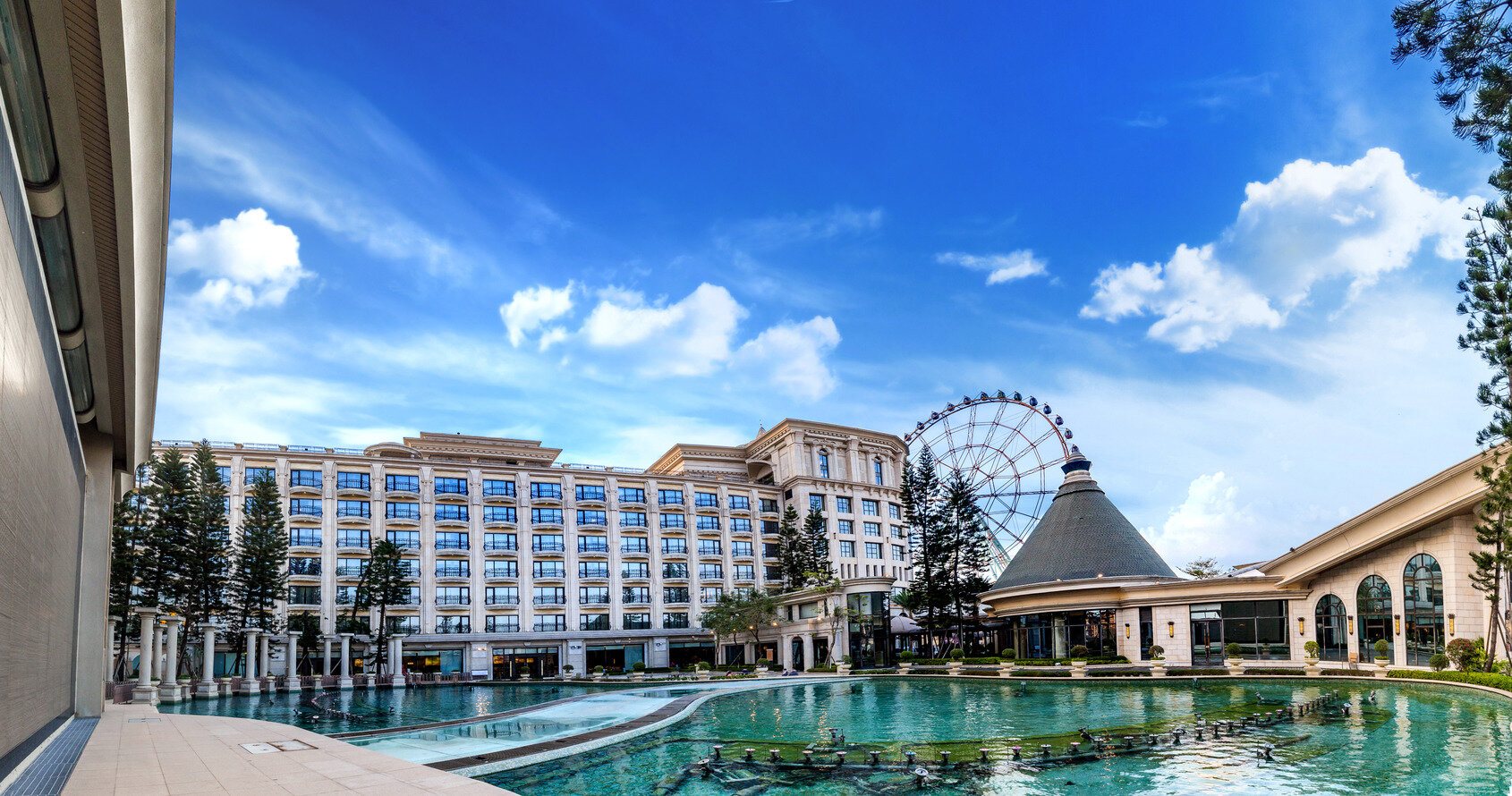 夢之湖廣場,絢爛夢幻,共同見證永浴愛河的旅程照片來源:官網