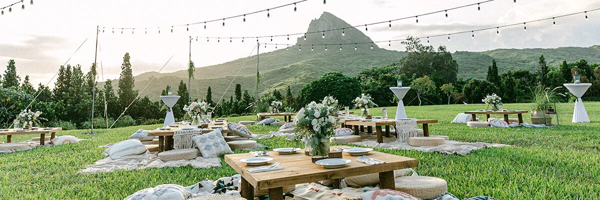 大尖山下面海草地證婚儀式、池畔雞尾酒派對、弦樂伴奏,讓你好好招待多達120位親友,徜徉在大自然的舒適愉悅,留下完美的婚禮回憶。照片來源:官網