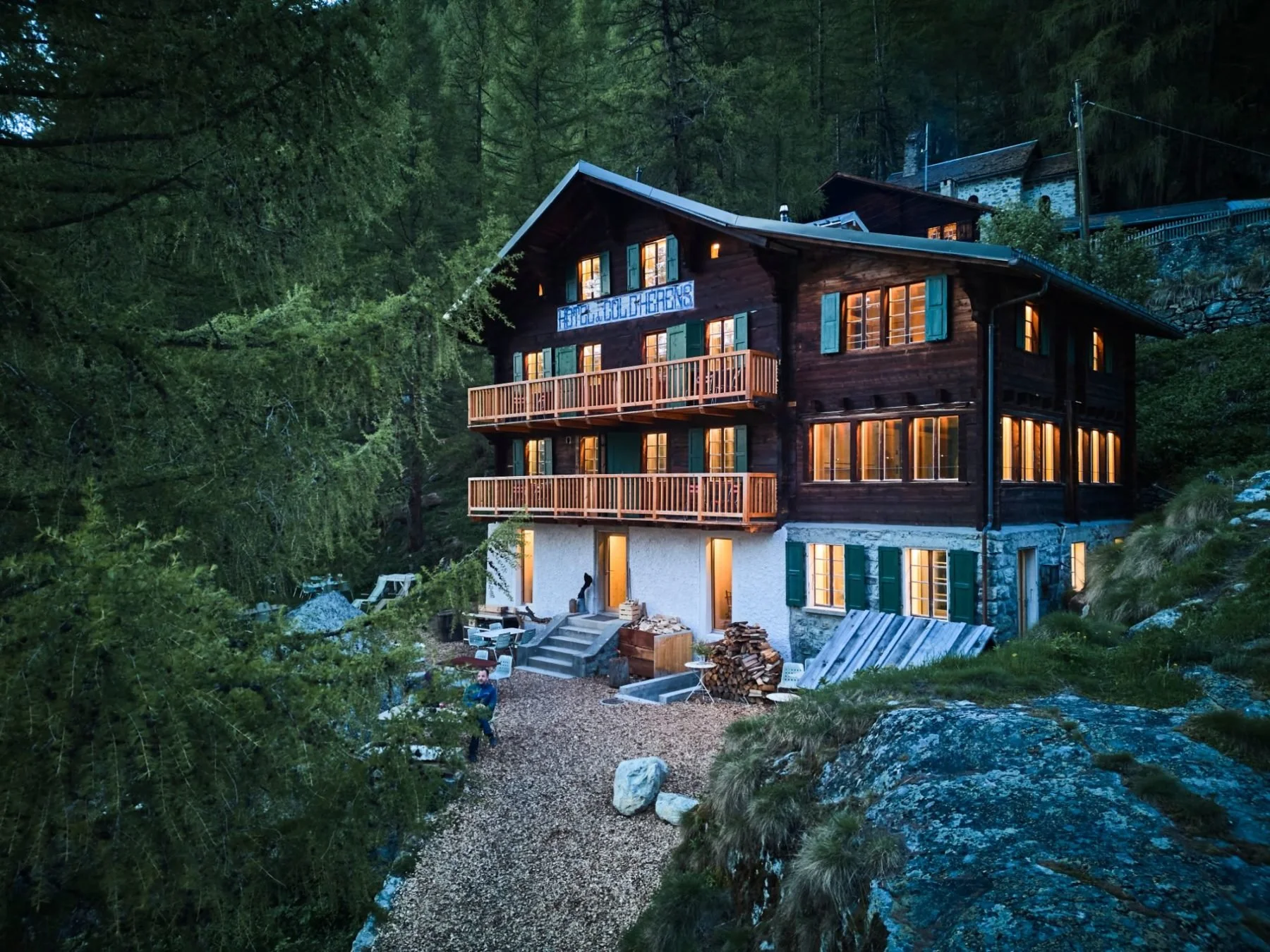 Anakolodge Facade.jpg (Copy)