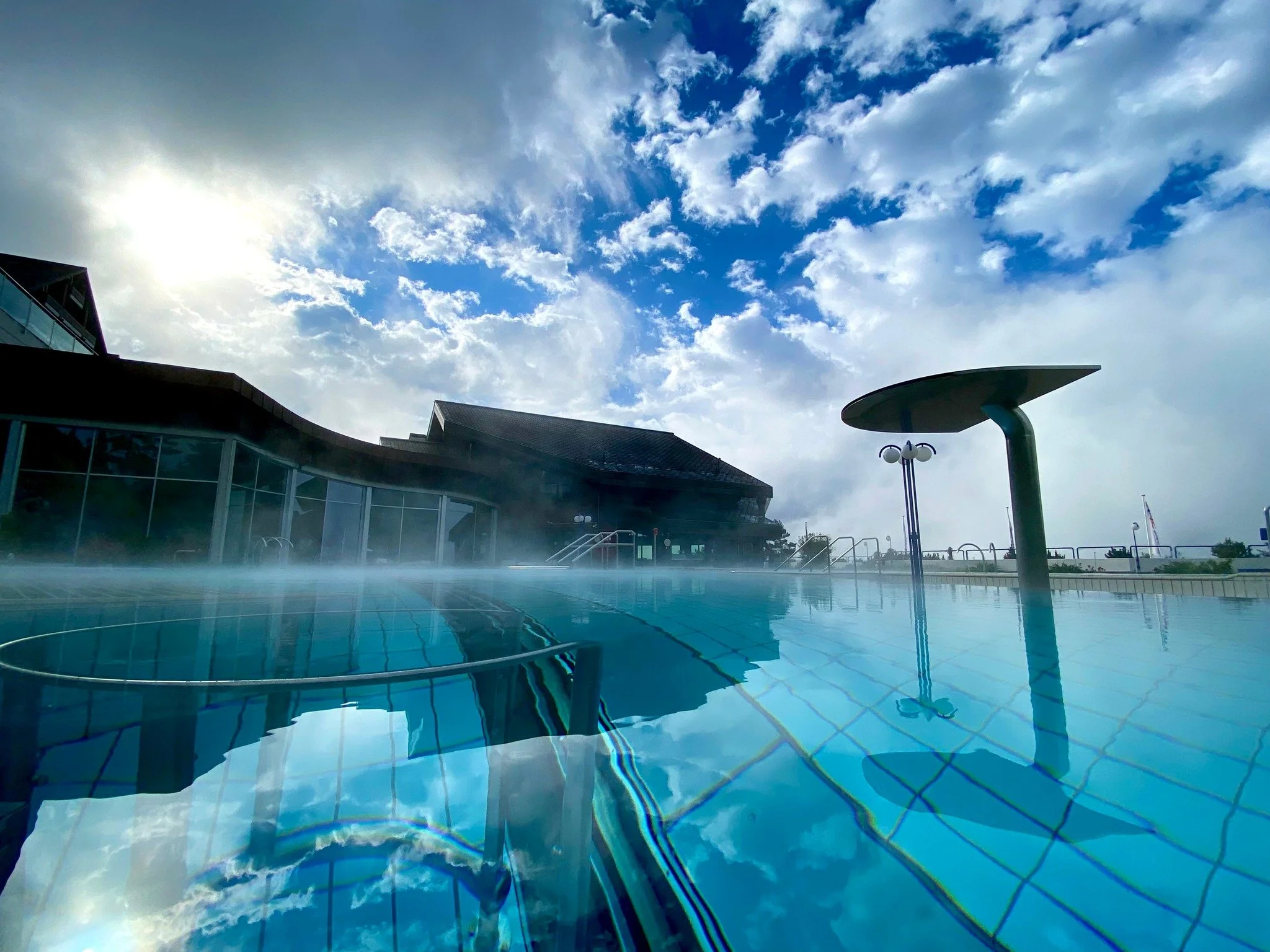 Bains Ovronnaz exterior daytime.jpg