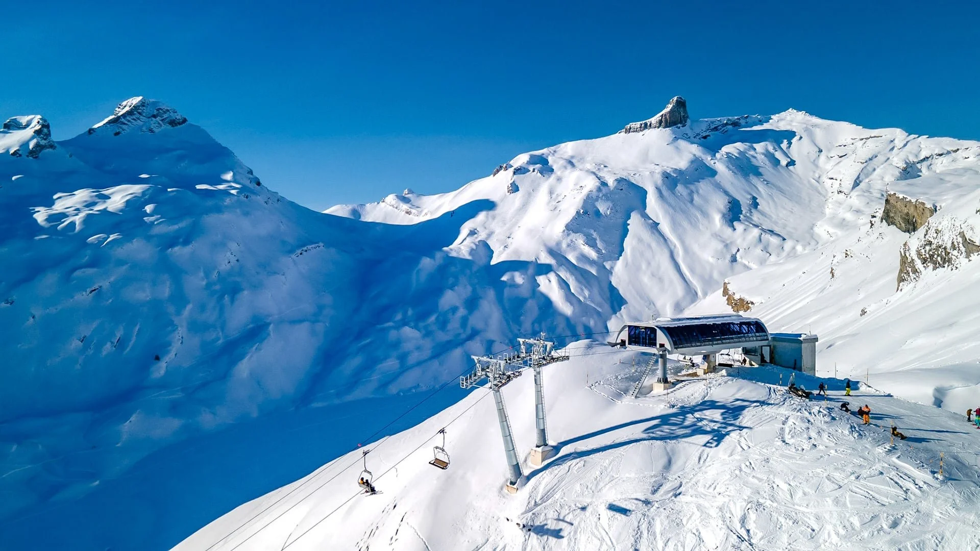 Ovronnaz lifts at top.jpg