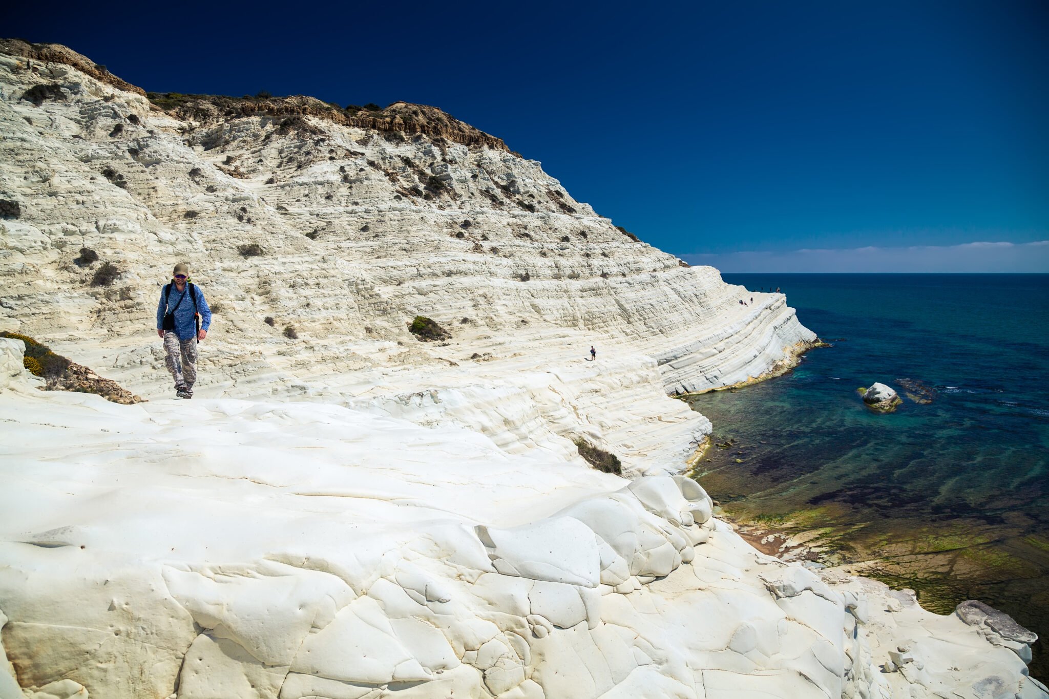 man-walking-scala-dei-turchi-2048x1365.jpg